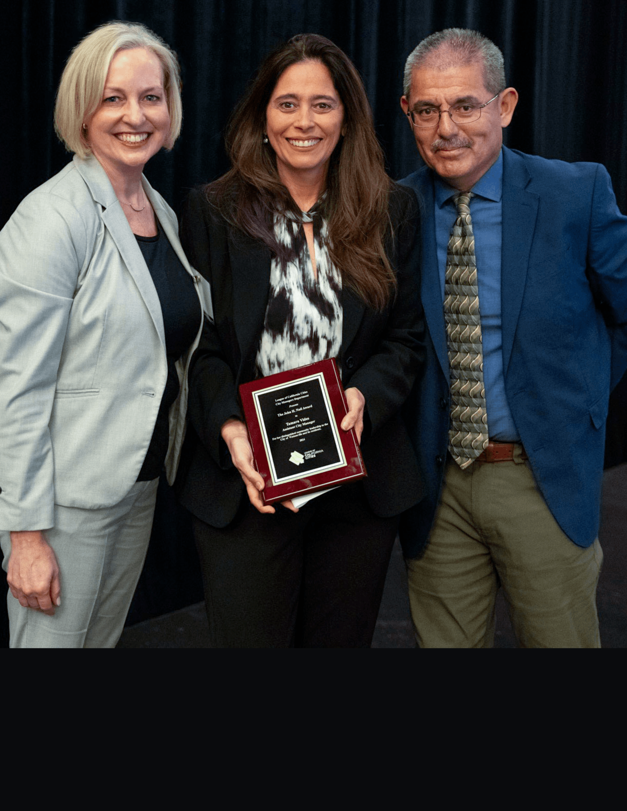 Tamara Vides receives award web template 